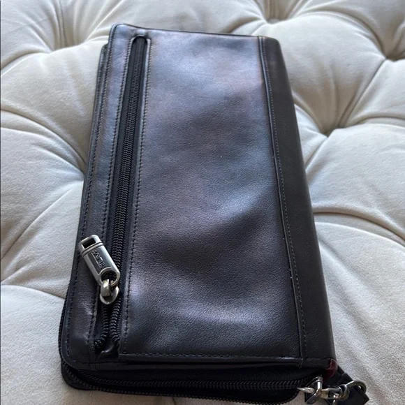 Tumi Black Leather Clutch - Picture 4 of 6